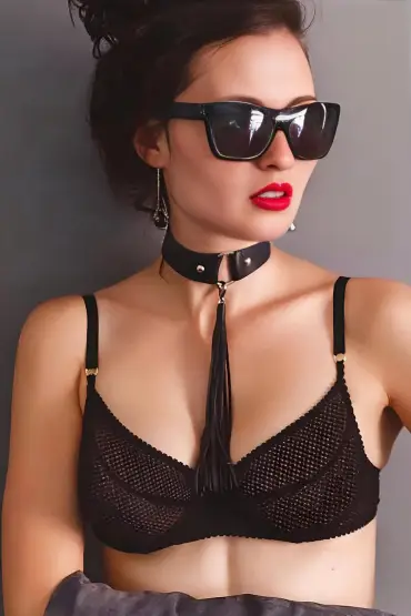  41 Püsküllü Deri Tasma, Deri Choker, Püskül Detaylık Şık Choker - Ürün Rengi:Kırmızı