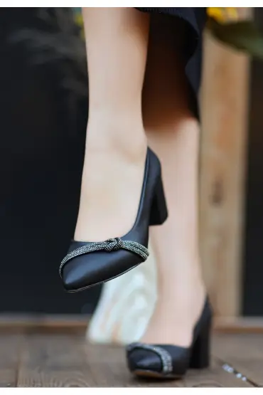  Siyah Cilt Topuklu Ayakkabı