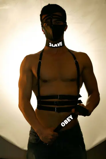  41 SLAVE ve OBEY Baskılı Reflektörlü Deri Choker - Ürün Rengi:Siyah