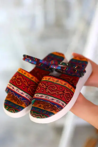  943 Kilim Desenli Sandalet