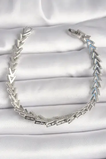 Pirinç Gümüş Renk Zirkon Taşlı Ok Model Kadın Bileklik - TJ-BB6852